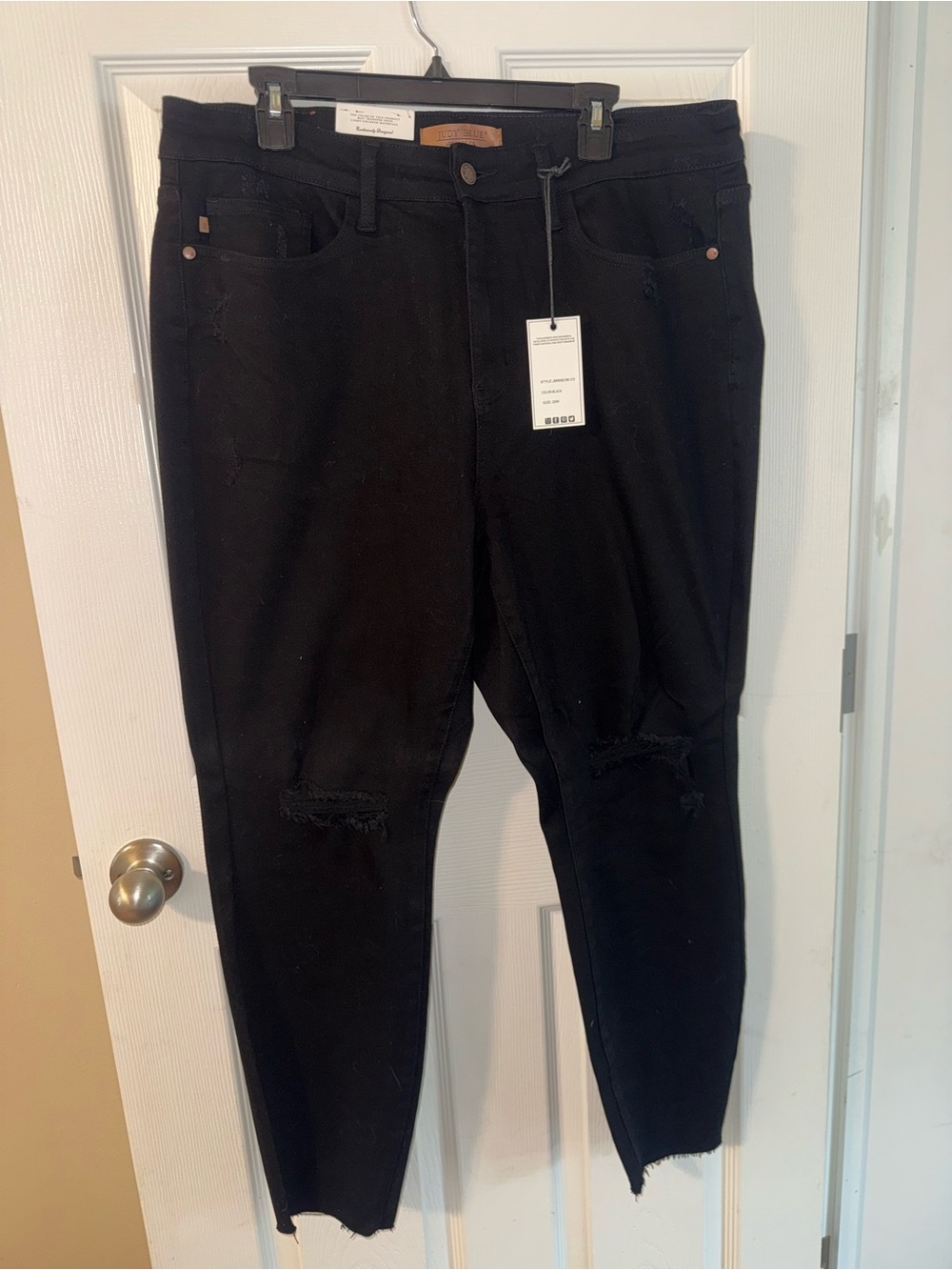 Black Distressed Women’s Jeans